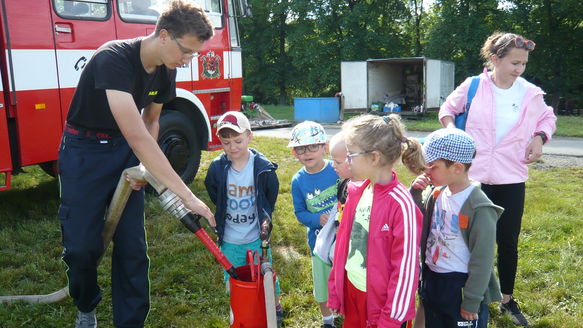 Ve čtvrtek 2. 6. děti oslavily MDD s hasiči.