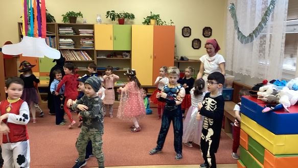 Pojďte všichni, pojďte k nám, máme tady karneval!